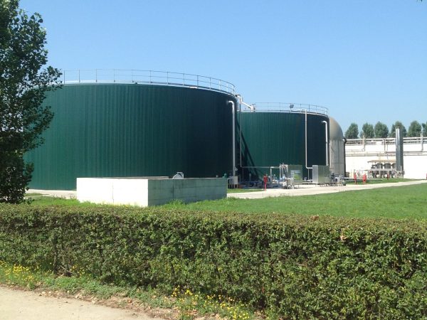 Anaerobic Digesters create carbon-negative fuel called renewable natural gas (RNG) by speeding up the natural decomposition process of feedlot manure and capturing the resulting methane.