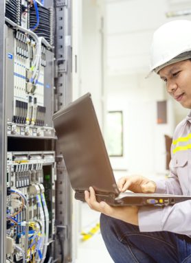 Man in hardhat with laptop